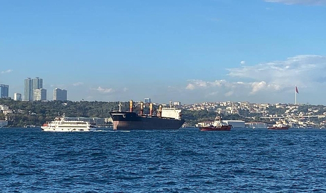 İstanbul Boğazı'nda arıza yapan kuru yük gemisi Ahırkapı'ya çekilmeye başlandı
