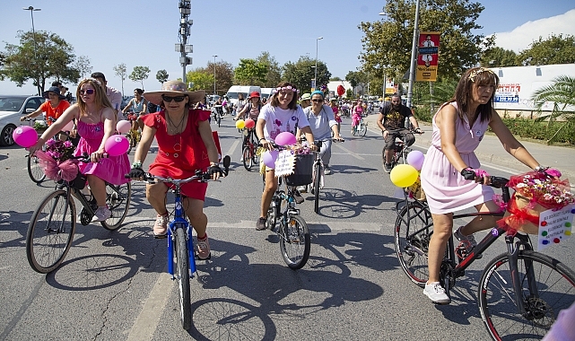İstanbul'da kadınlar "özgürlük ve temiz çevre" için pedal çevirdi