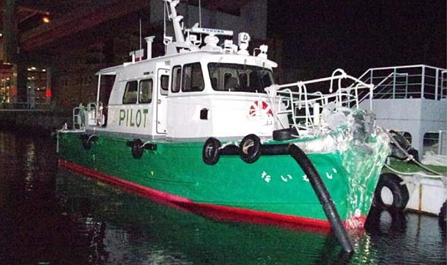 Japonya'da kılavuz tekne dalgakırana çarptı: 2 ölü, 3 yaralı