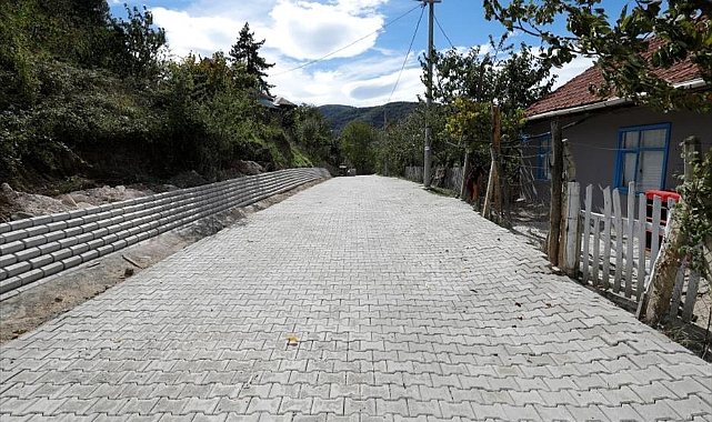 Kırsal Mahallelerde Parke Taş Çalışmaları Sürüyor