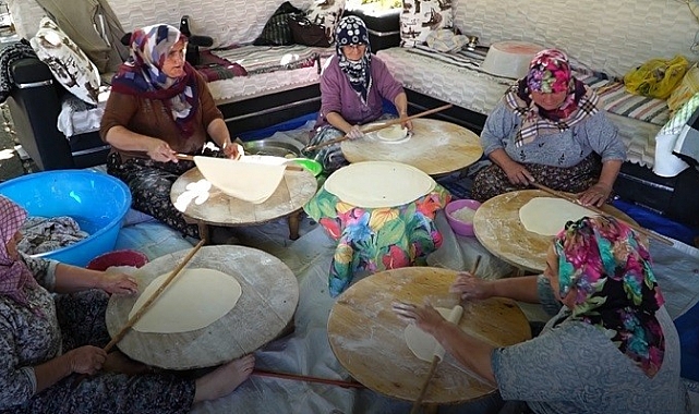 Mustafakemalpaşalı kadınlar imece usulü kışlık hazırlıklarına başladı