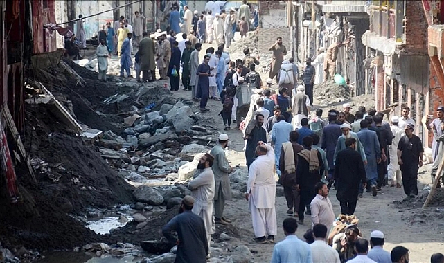 Pakistan'ın Sindh eyaletinde okulların yüzde 40'ı sel sonucu yıkıldı