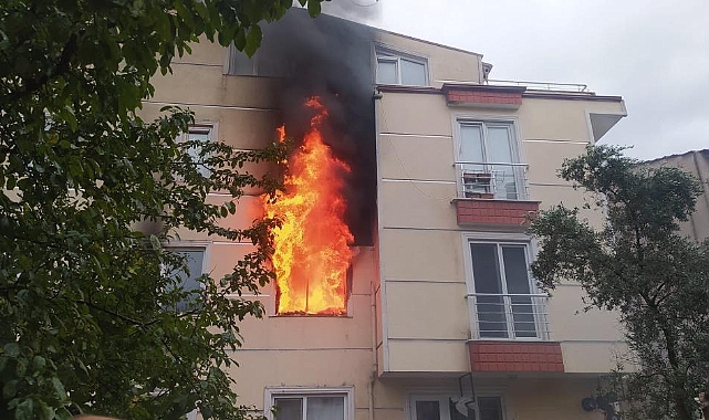 Anne-kızın yaşadığı ev alevlere teslim oldu