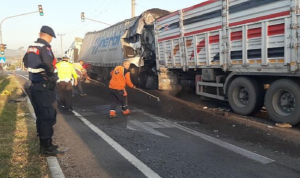 Balıkesir'de zincirleme kaza: 6 yaralı