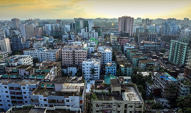 Bangladeş'te 140 milyon kişi elektriksiz kaldı