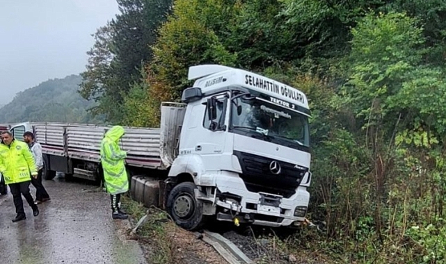 Bursa'da tır yamaca çarptı: 1 yaralı