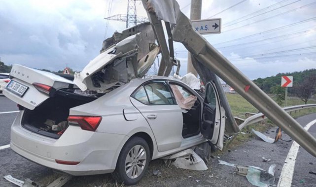 İstanbul Havalimanı yolunda feci kaza! Bariyerlere ok gibi saplandı, 3 hostes yaralı