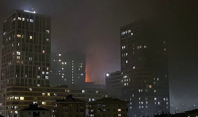Kadıköy Fikirtepe'de çıkan yangın korkuttu