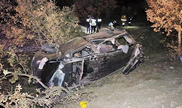 Kütahya'da minibüs devrildi: 2 ölü, 3 yaralı