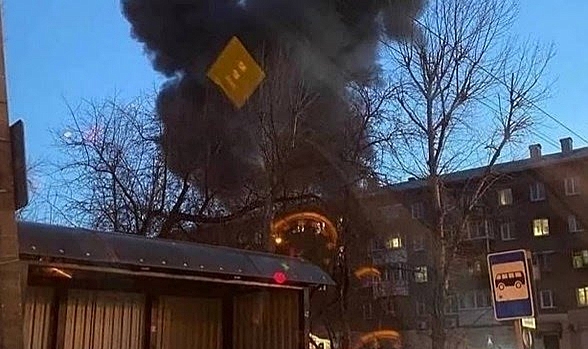 Rusya'da savaş uçağı 2 katlı binanın üzerine düştü: 2 ölü
