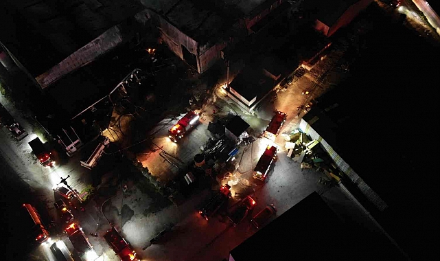 Sakarya'da sünger fabrikasındaki yangın kontrol altına alındı
