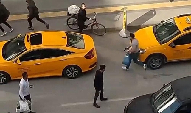 Tartıştığı sürücüyü silahla cadde ortasında kovaladı