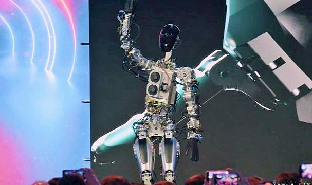 Tesla insansı robotu tanıttı
