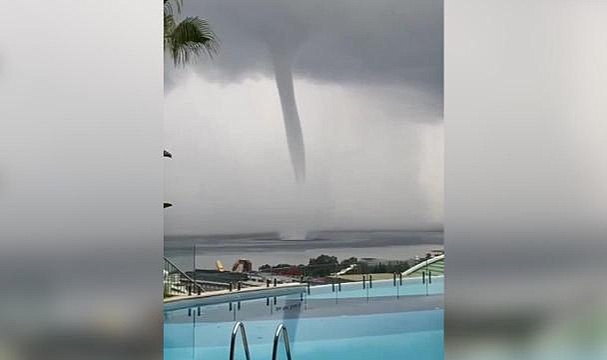 Alanya'da denizde hortum oluştu