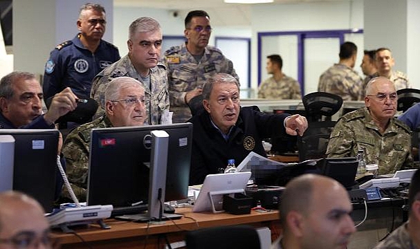 Bakan Akar: Teröristlerin inleri başlarına yıkıldı