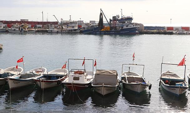 Balıkçılar lodos nedeniyle 2 gündür denize açılamıyor