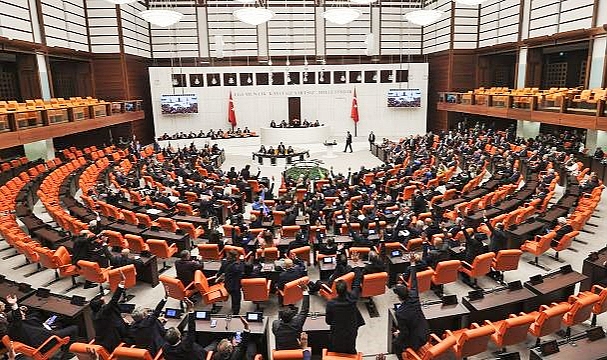 Başörtüsü için Anayasa turu başladı