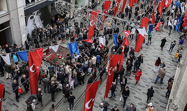 Beyoğlu'ndaki terör saldırısı, İstiklal Caddesi'ne konulan bankları gündeme getirdi