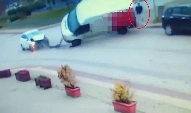 Bursa'da inanılmaz kurtuluş: Devrilen aracın altında kalmaktan son anda kurtuldu