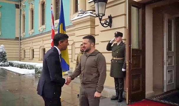 İngiltere Başbakanı Sunak Kiev'de Zelenskiy ile görüştü
