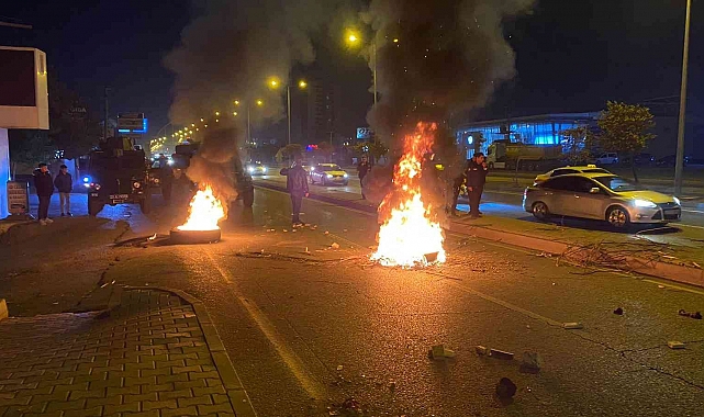 Kaçak elektrik kullnmaya devam etmek için yol kapattılar