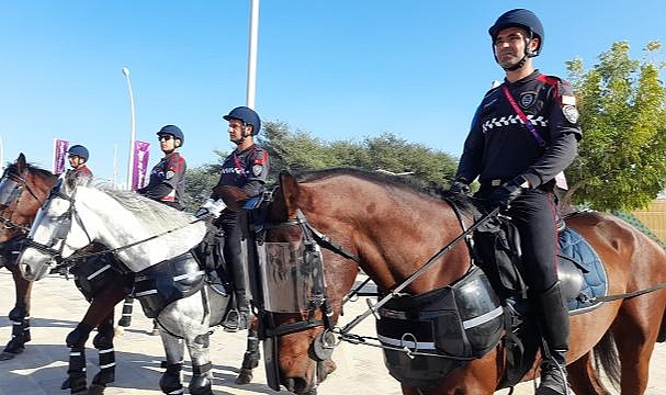 Katar'da görev yapan Türk polislerine yoğun ilgi