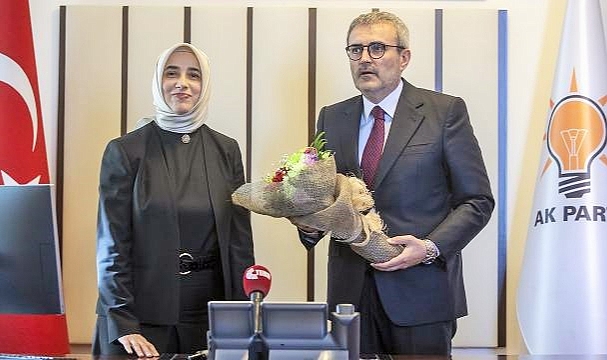 Mahir Ünal görevini Özlem Zengin'e devretti