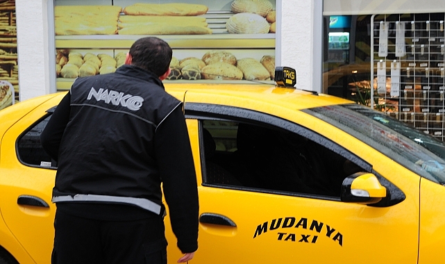 Mudanya'da polis ekipleri okul çevrelerinde denetim yaptı