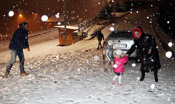Palandöken'de kar kalınlığı 15 santimetreye ulaştı