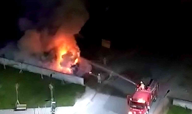 Park halindeki tanker alev alev yandı