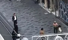 Taksim'de hareketli anlar: Bıçaklı saldırganı güven timleri yakaladı