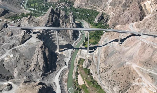 Türkiye’nin en yüksek ayaklı 2'nci viyadüğü açıldı