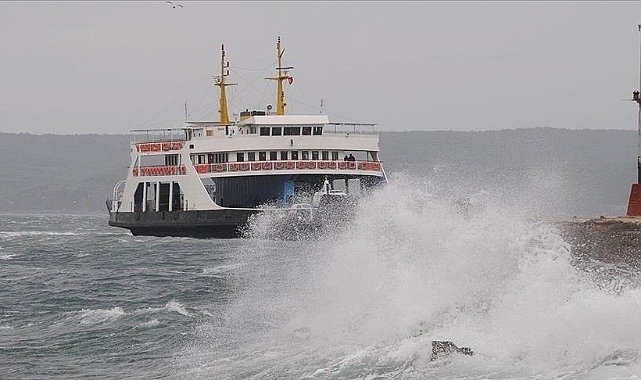Bozcaada ve Gökçeada'ya feribot seferlerine fırtına engeli