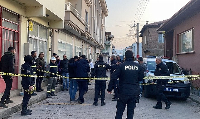 Bursa'da panik anları... Çökme tehlikesi olan 4 katlı bina boşaltıldı