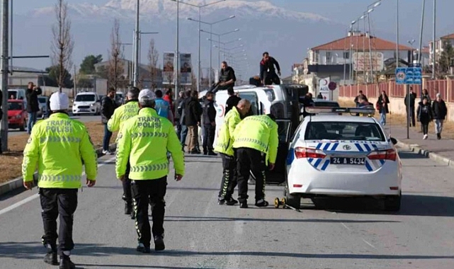 Erzincan'da ambulansla sağlık hizmetleri aracı çarpıştı: 9 yaralı
