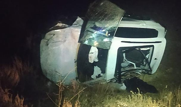 Erzincan'da araç şarampole devrildi: 3 ölü, 2 yaralı
