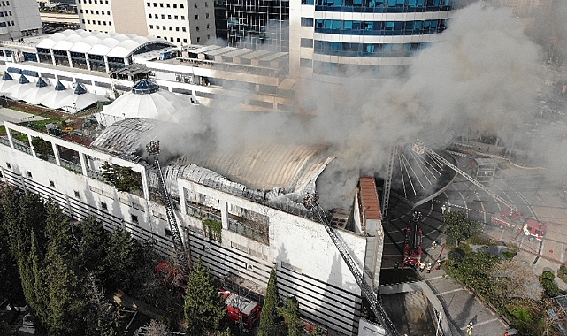 İstanbul'da bir AVM'de çıkan yangın kontrol altına alındı