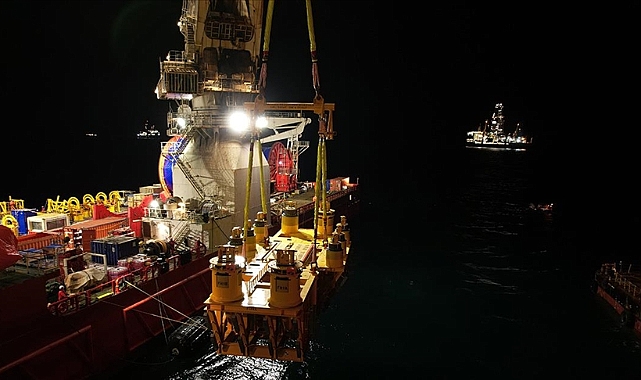 Karadeniz gazını ana boru hattına bağlayacak 'Peçenek' deniz altına indirildi