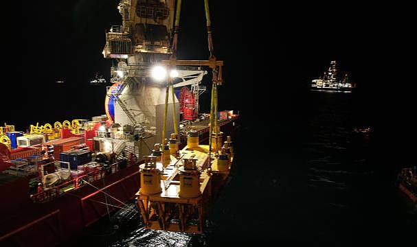 Karadeniz gazını ana boru hattına bağlayacak 'Peçenek' deniz altına indirildi