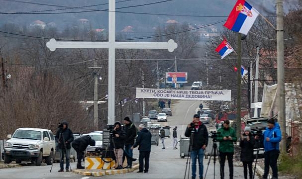 Kosova'nın kuzeyinde barikatların kaldırılmasıyla hayat normale dönüyor