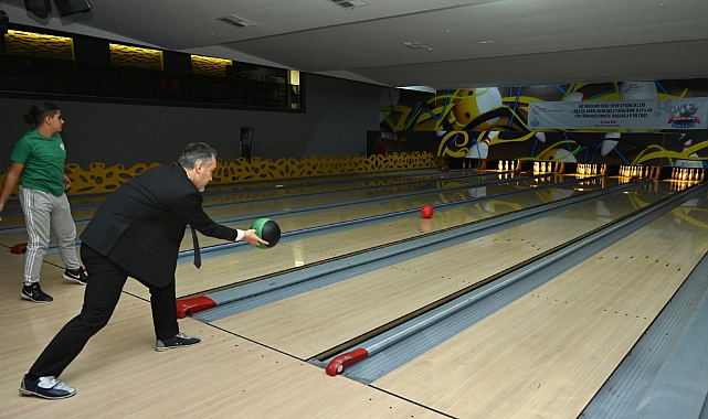 Liseliler bowlingle stres atıyor