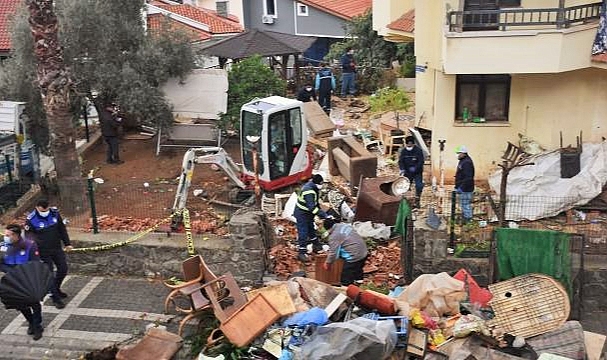 Marmaris'te bir evde çok sayıda kedi köpek ölüsü bulundu