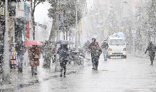Meteoroloji'den 18 kente sarı ve turuncu uyarı: Fırtına, sağanak ve kar geliyor