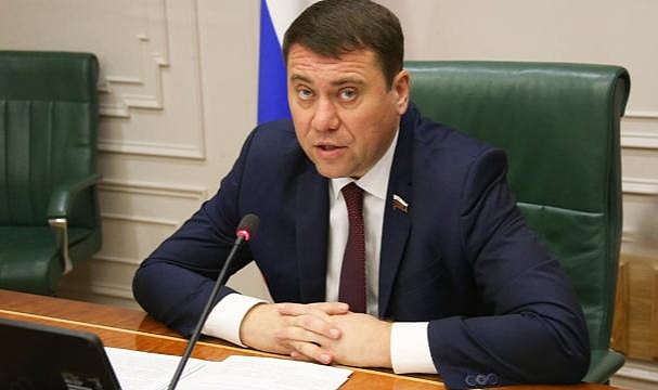 Rus Senatör: Rus petrolüne tavan fiyat uygulanmasının Avrupa için korkunç sonuçları olacak