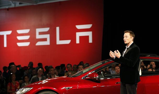 Tesla hisseleri, Musk'ın Twitter yöneticiliğini bırakma anketi ardından yükseldi
