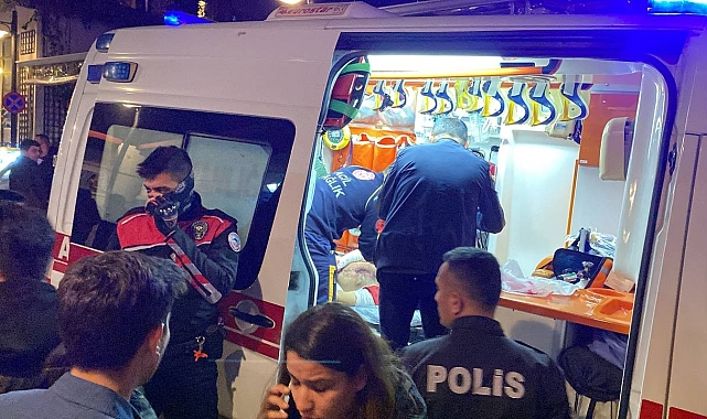 'Yan bakma' kavgasında 4 genç bıçakla yaralandı