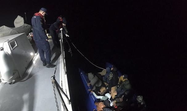 Yunanistan'ın geri ittiği 43 düzensiz göçmen kurtarıldı