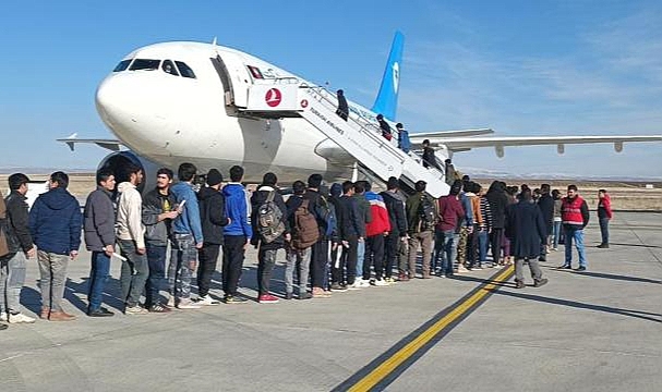 227 düzensiz göçmen Afganistan'a gönderildi