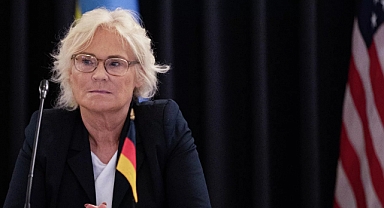 Almanya Savunma Bakanı Lambrecht istifa etti
