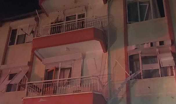 Antalya'da bir kamyonette patlama oldu: Çevredeki evlerde cam çerçeve indi
